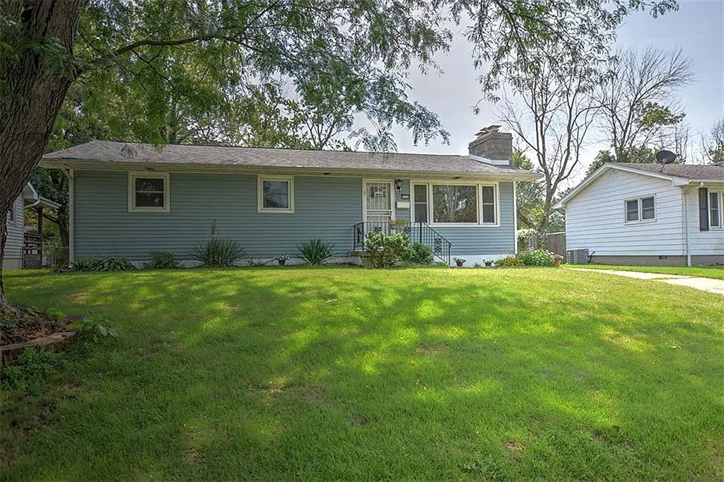 2315 Grandview Dr photo 1