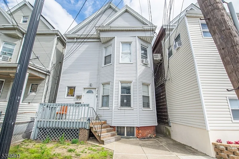 264 N 8Th St photo 1