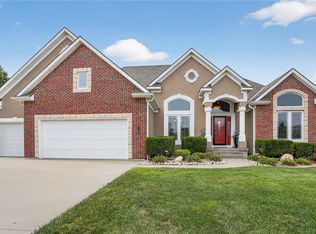 13602 Short Cir, Smithville, MO 64089