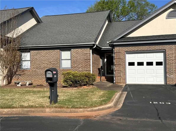 1203 Cobbs Glen Dr, Anderson, SC 29621