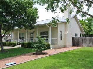 614 W Hackberry St, Fredericksburg, TX 78624