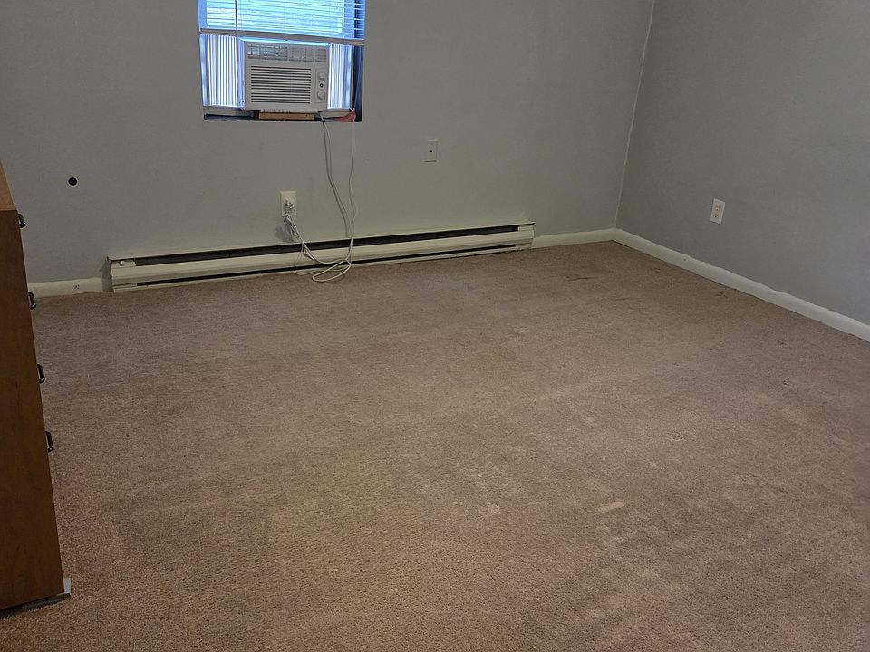 2nd image of 1217 Oak St Floor 2
