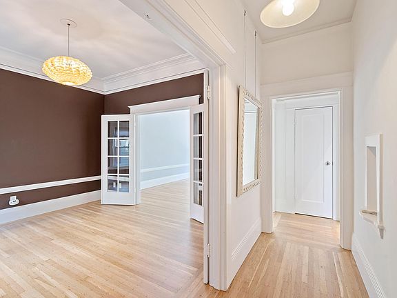 Entry to apartment