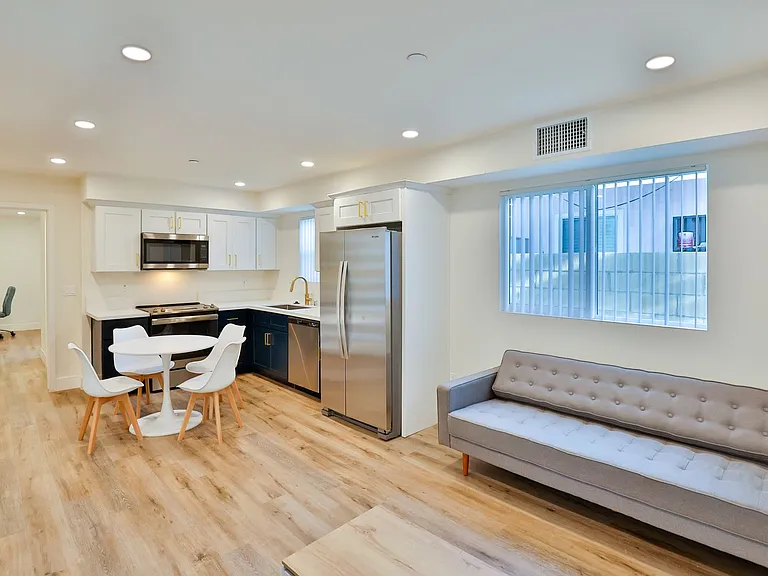 1164 W 37th Pl — Photo 11