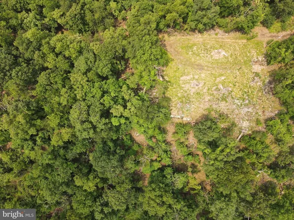 4 Blumb Ln, Great Cacapon, WV 25422