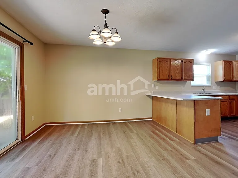 1344 Crescent Ct — Photo 5