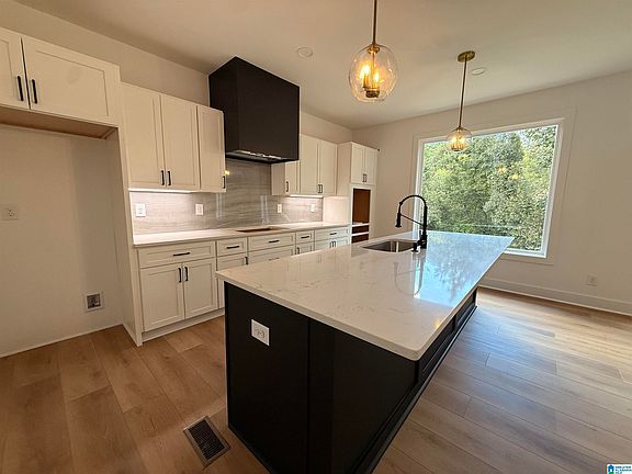 5th image of 3017 Long Branch Dr