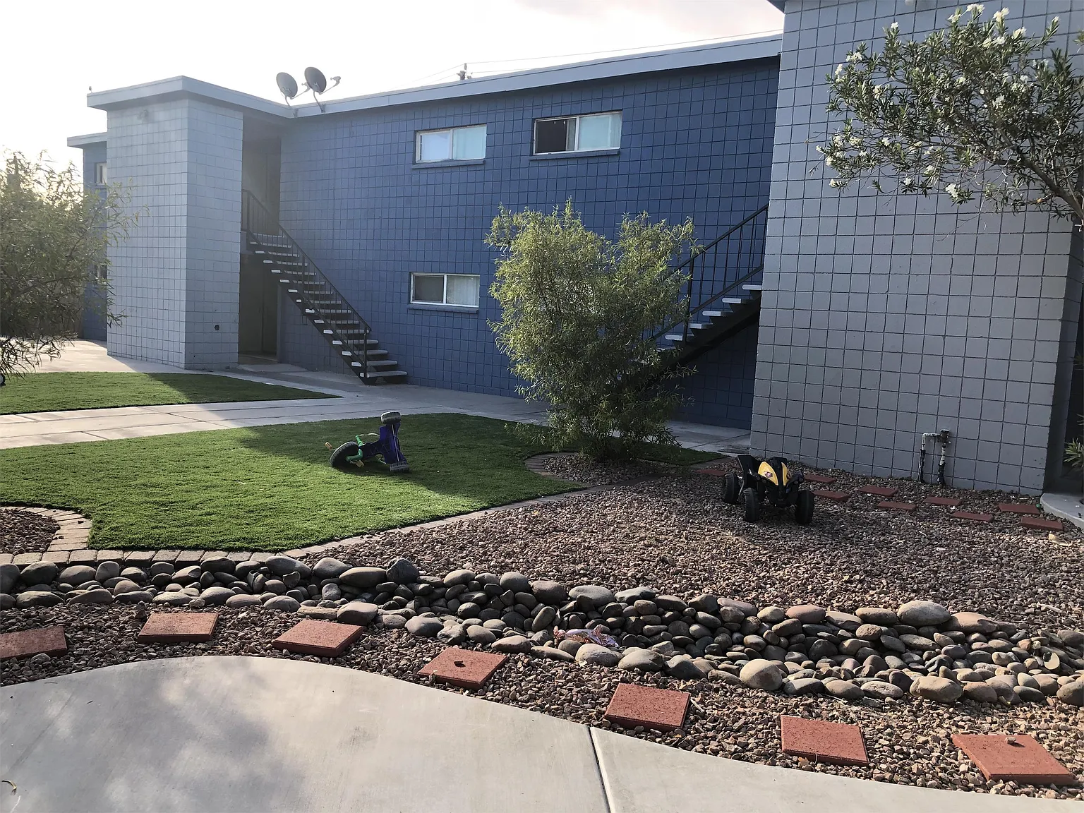 581 Northrop Ave — Photo 3