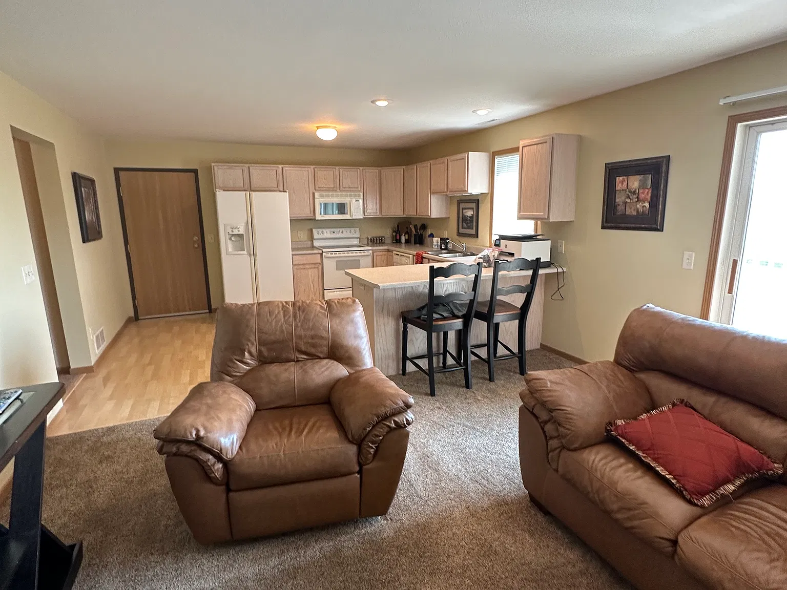 2 bed, 900 sqft, $1,400 — Photo 1