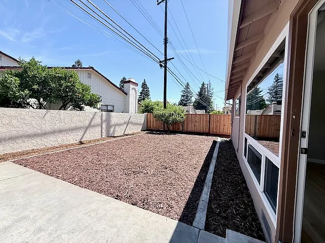 2219 Cabrillo Ave — Photo 24