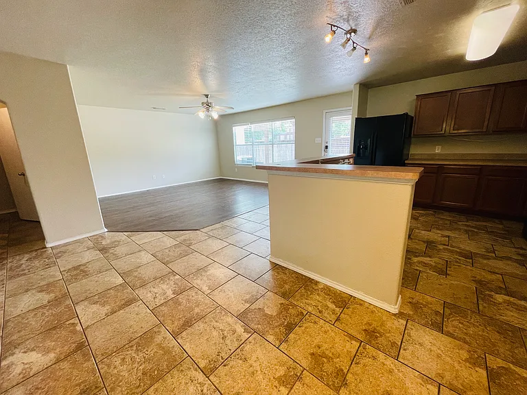 7561 Lazy Spur Blvd — Photo 5