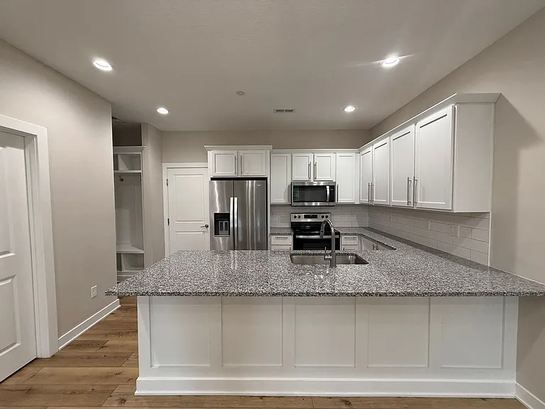 10101 Stark Dr — Photo 4