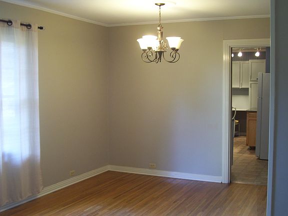 5th image of 576 John St