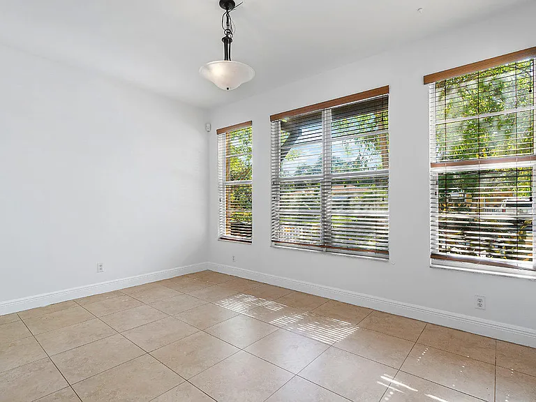811 S Federal Hwy #4 — Photo 6