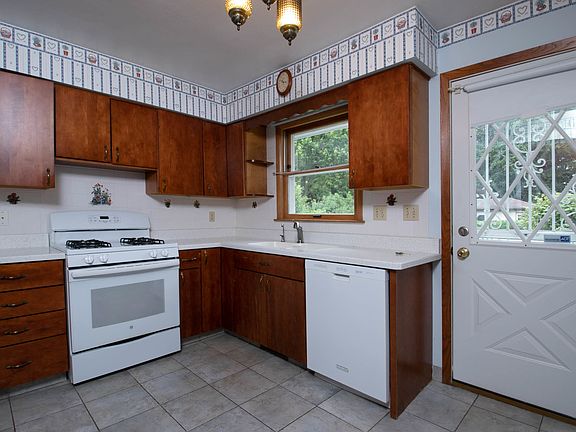 2nd image of 1911 Grant Ave