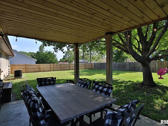 3rd image of 6715 N Parkwood Dr