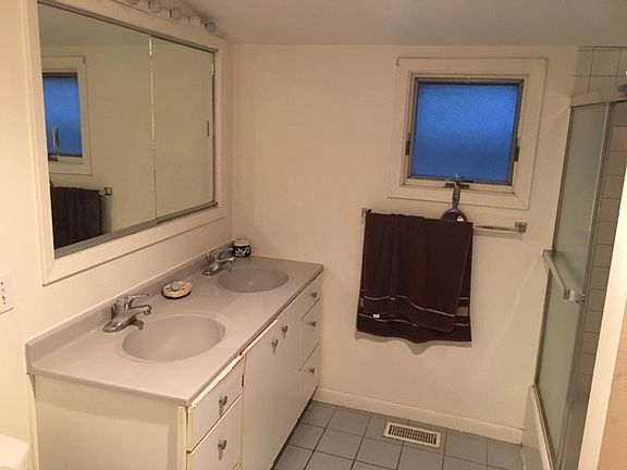 5th image of 533 S Harvard Ave