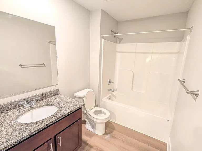 309 E Spring St — Photo 4