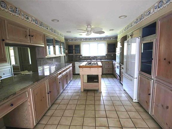 4th image of 49 School Ln