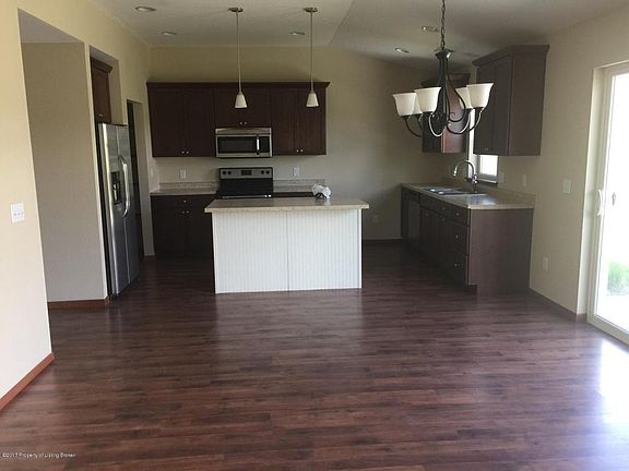 2nd image of 402 26th Ave NE