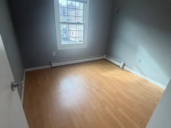 35 Fairview Avenue image 2 of 13