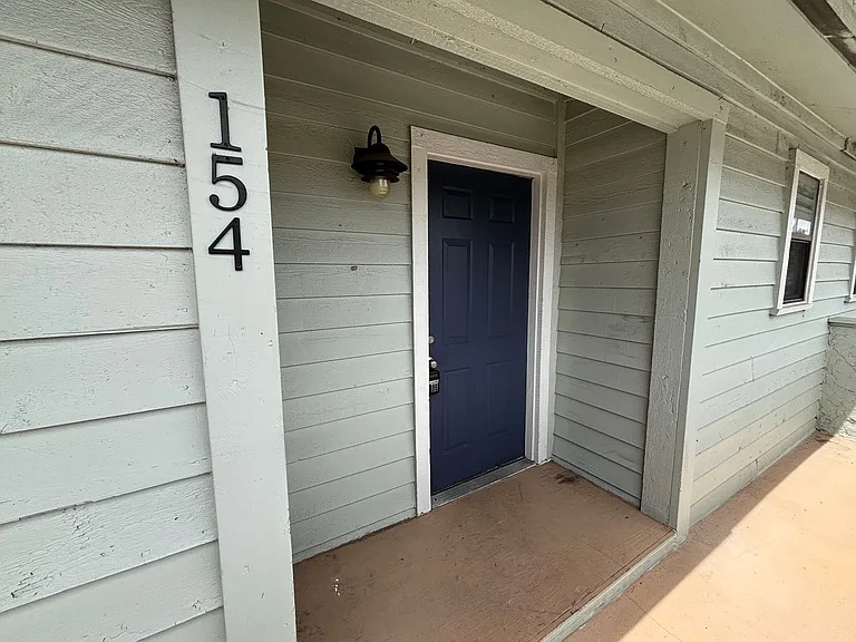 154 Governor St — Photo 2