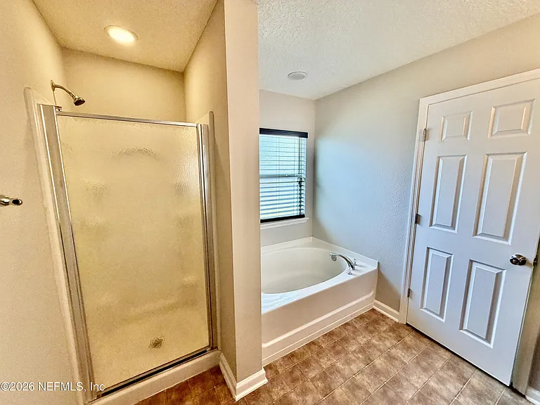 11970 Alexandra Dr — Photo 7