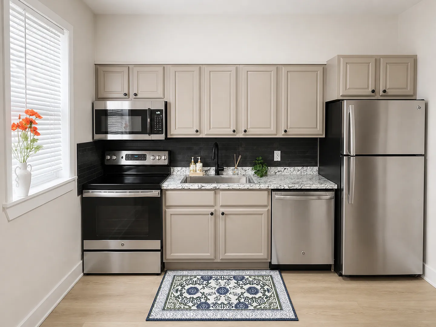 Newly renovated 3 bedroom — Photo 3