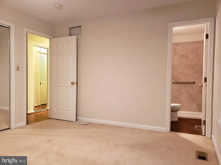724 Hillcrest Dr — Photo 15