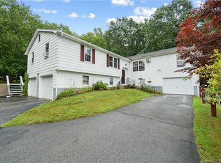 292 Cow Hill Rd, Mystic, CT 06355