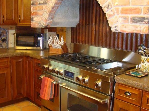 BRICK ARCHED COVE OVER STOVE