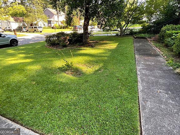 2nd image of 2086 Edgemore Dr