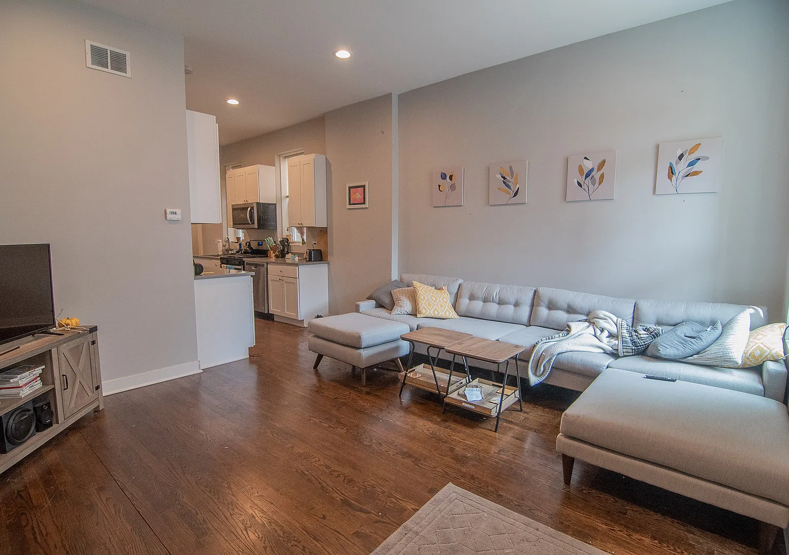 3 bed, 2.0 bath, $3,300 — Photo 3
