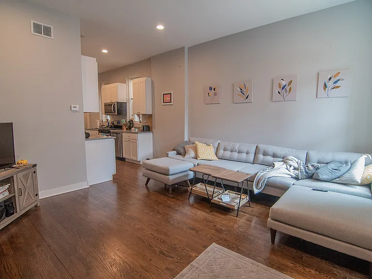 859 N Marshfield Ave #1R — Photo 3