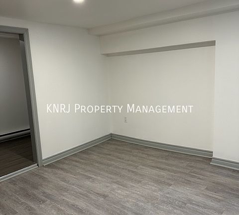 5th image of 128 Oakwood Ave #3