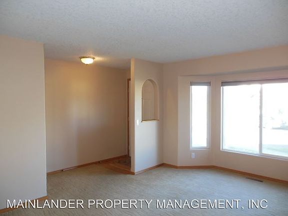 2nd image of 530 SE 68th Ave