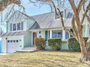 10 Jackson Ter, Freehold, NJ 07728