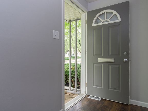 3rd image of 2504 Ash Ln