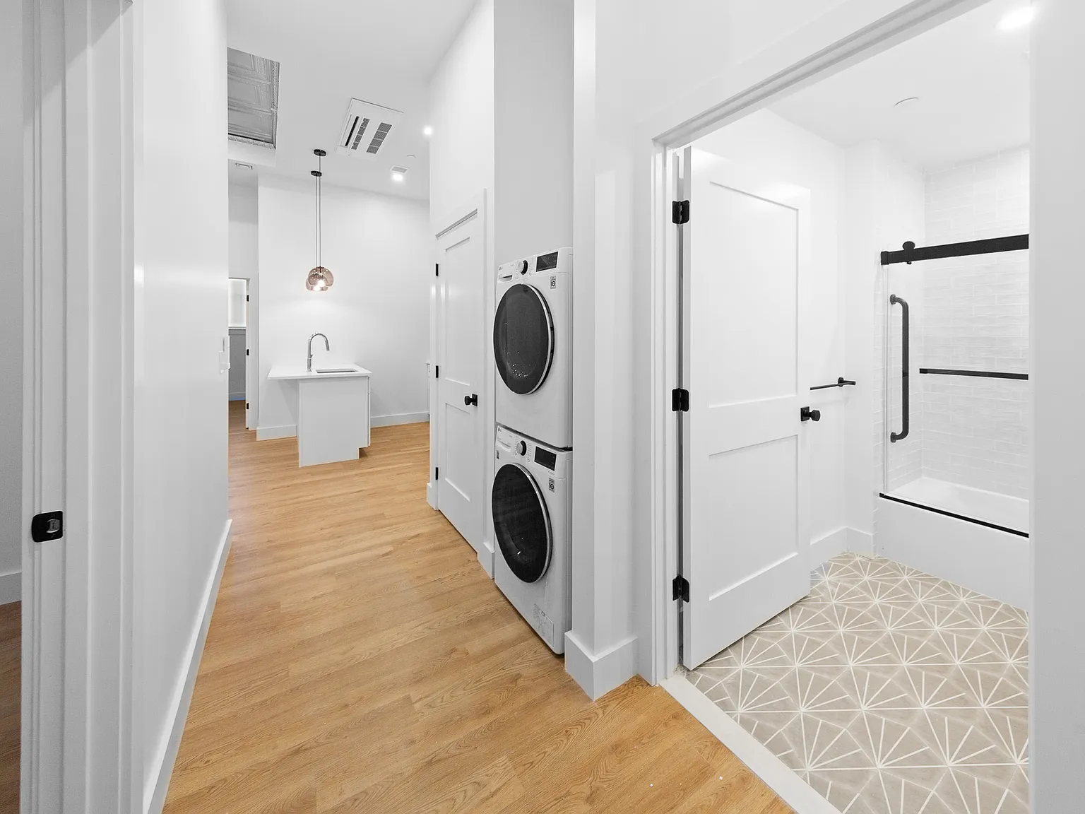2 bed, 658 sqft, $2,450 — Photo 4