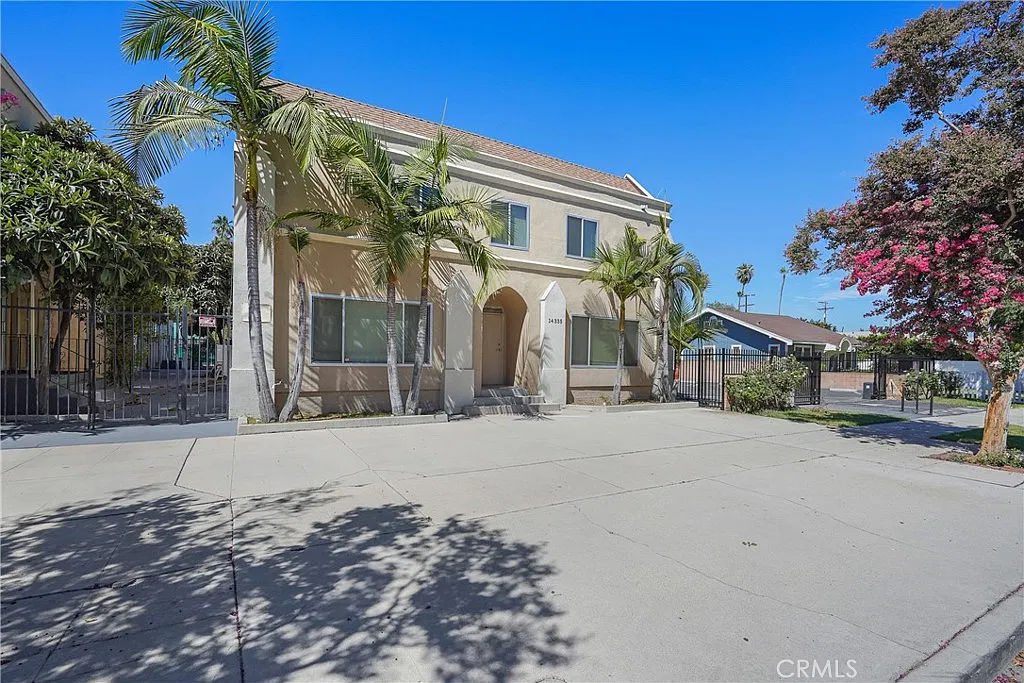 3 bed, 1644 sqft, $3,290 — Photo 3