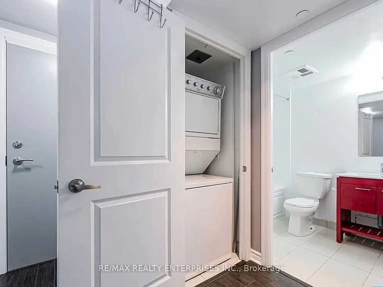 80 Esther Lorrie Dr #522 — Photo 8