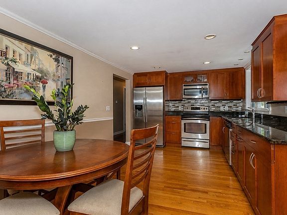 4th image of 22 Middlesex Rd