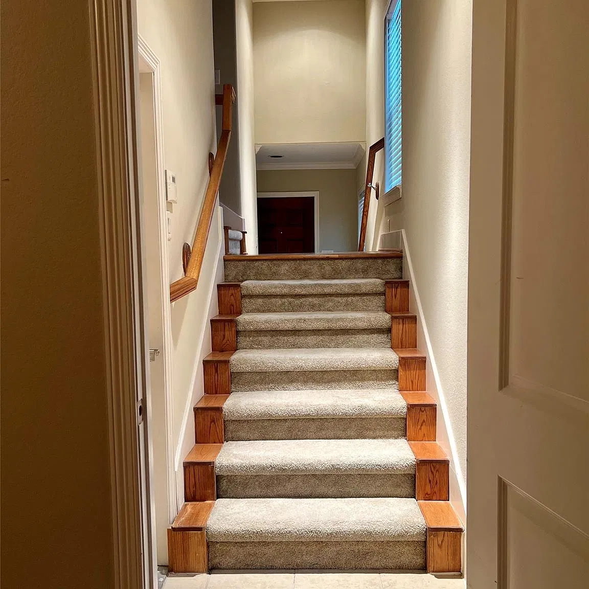 3 bed, 3.5 bath, 2482 sqft, $3,200 — Photo 2