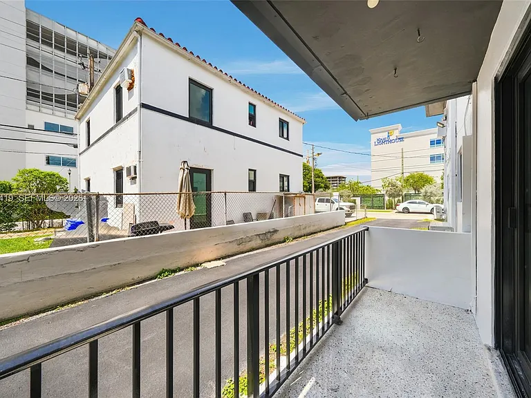 635 SW 7th Ct #4 — Photo 30