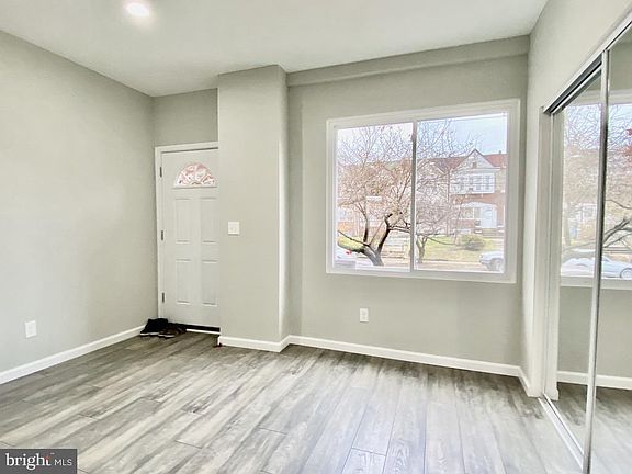 3rd image of 6009 W Columbia Ave