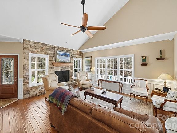 5th image of 164 Ridge Point Dr