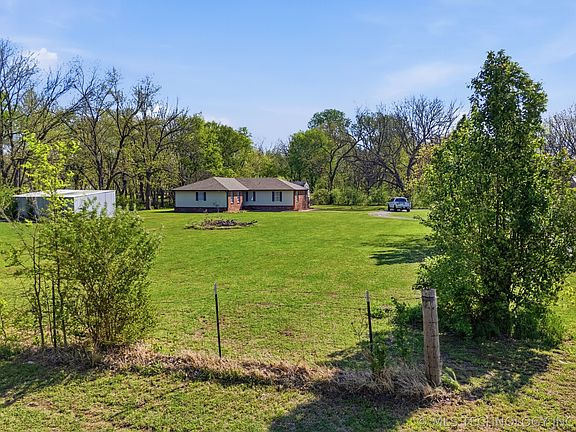 2nd image of 16449 N Lombard Ln