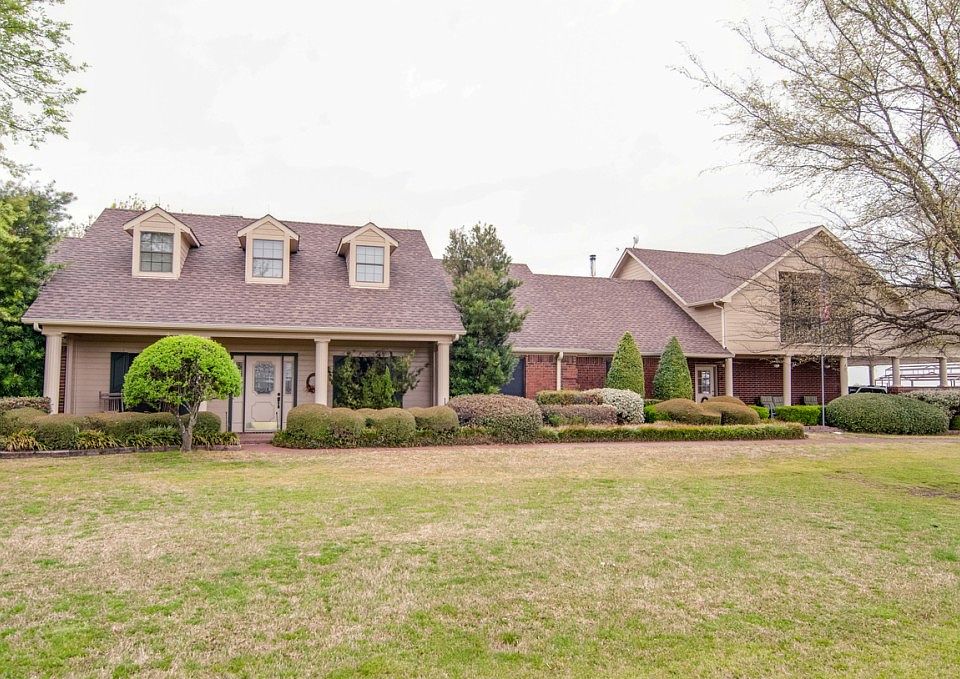 1st image of 1000 Candice Cir