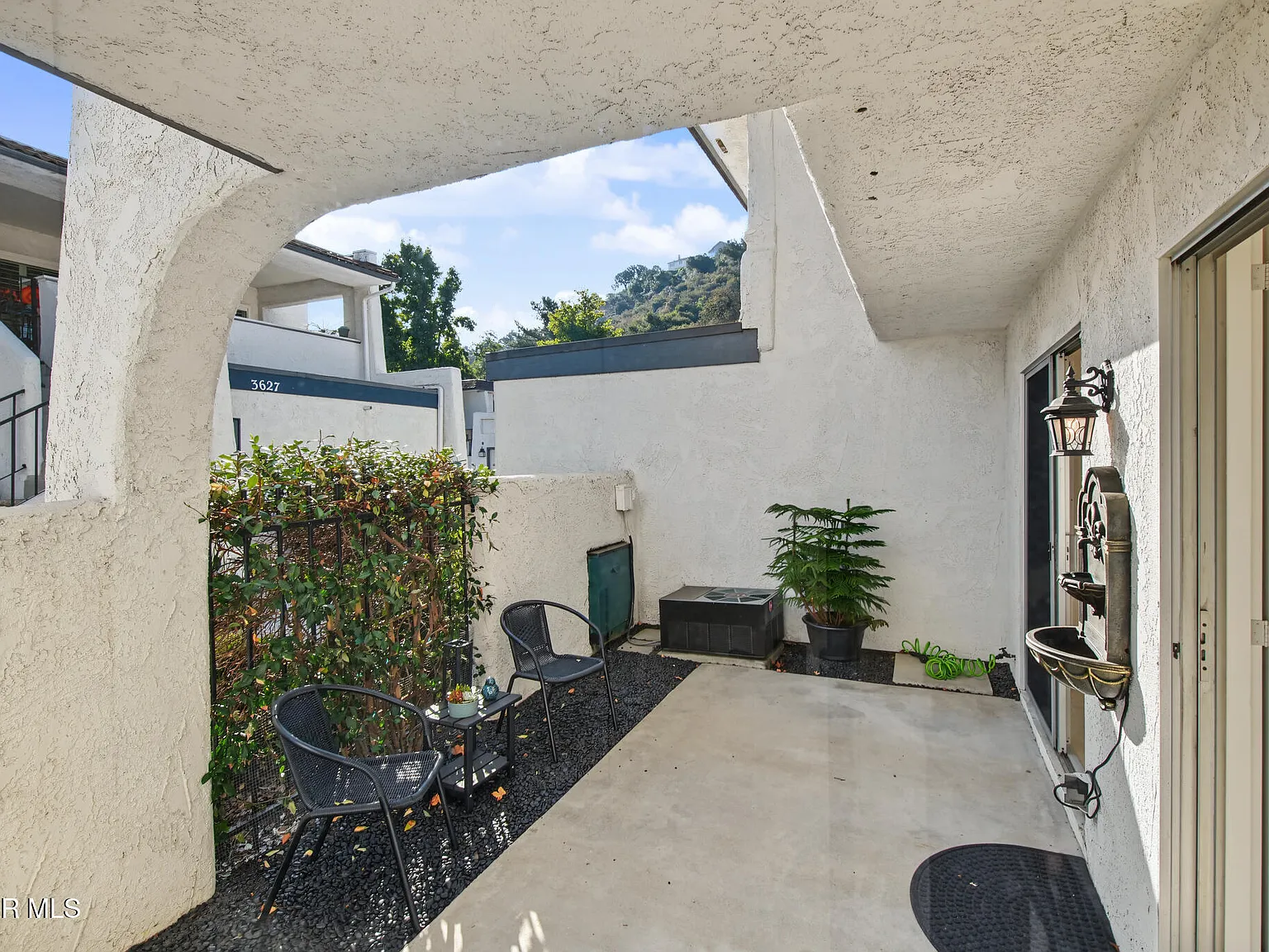 2 bed, 2.0 bath, 1195 sqft, $4,100 — Photo 4