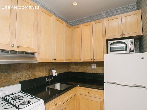 3rd image of 414 W 20th St APT 2